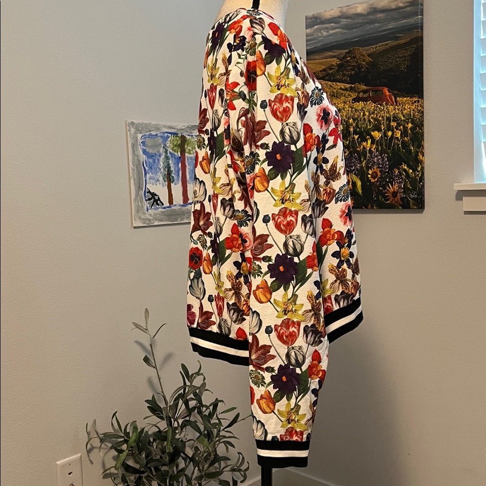 Malibu Floral Pullover Top - Picture 7 of 10